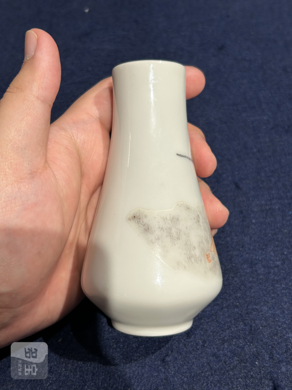 民国 王琦粉彩福在眼前胆瓶 - 图5